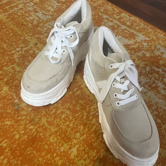 F21 Chunky Platform Sneakers - Picture 2 of 3